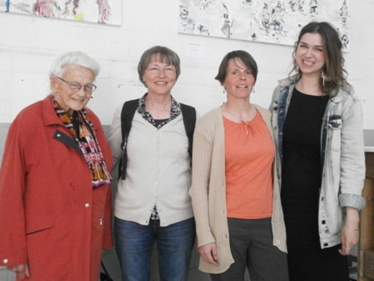 Bild mit der Handkamera-Filmerin, 2 Simmentalern und der Regisseurin des neuen Films